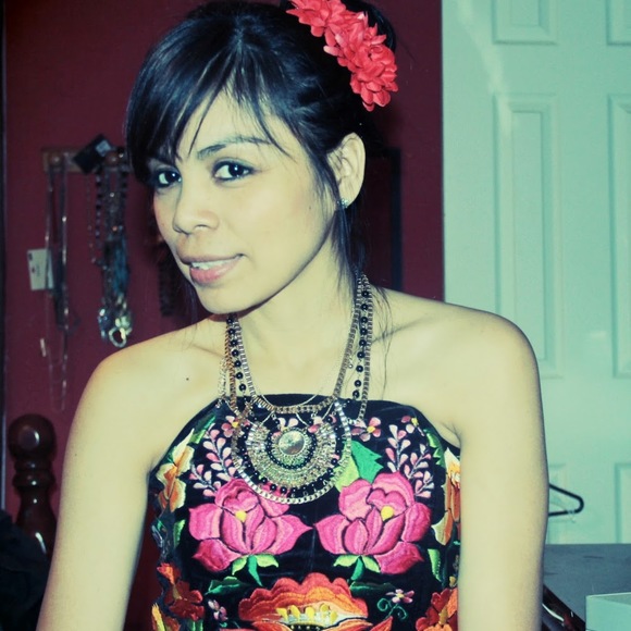 Meet your Posher, Rebeca - Picture 1 of 1